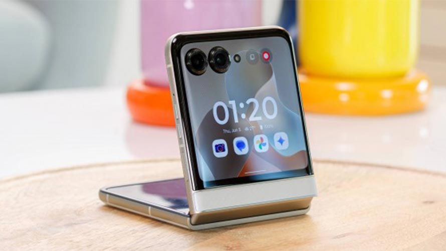بررسی موتورولا razr 2025