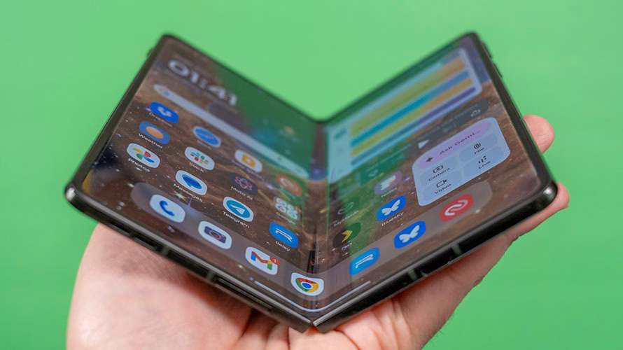 بررسی گوشی موتورولا Razr Fold